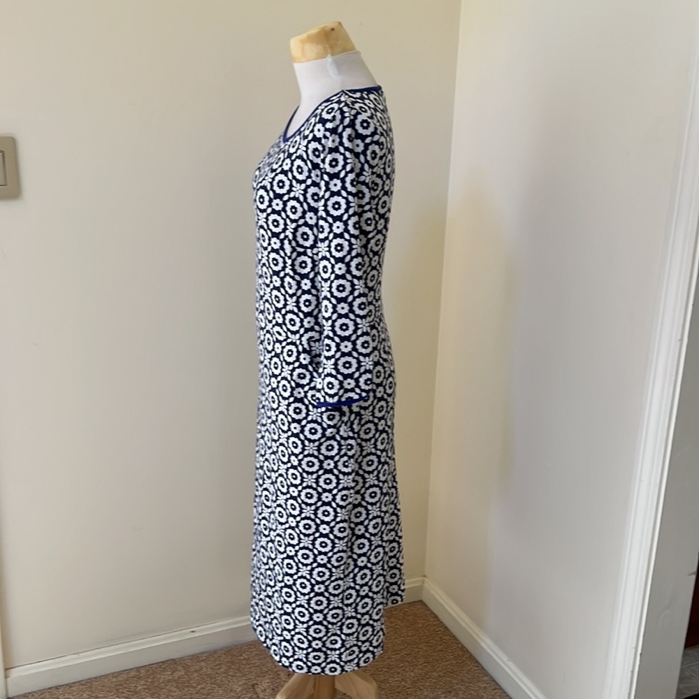 BODEN Size 8L navy with white combo printed midi dress with pockets - Picture 3 of 10